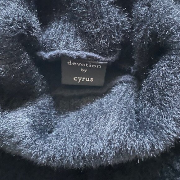 Devotion by Cyrus Eyelash Knit Turtleneck sweater - Picture 4 of 6